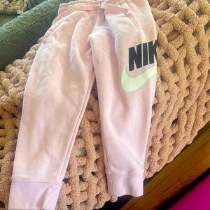 Toddler Nike size 4 pink sweatpants w pockets and drawstring